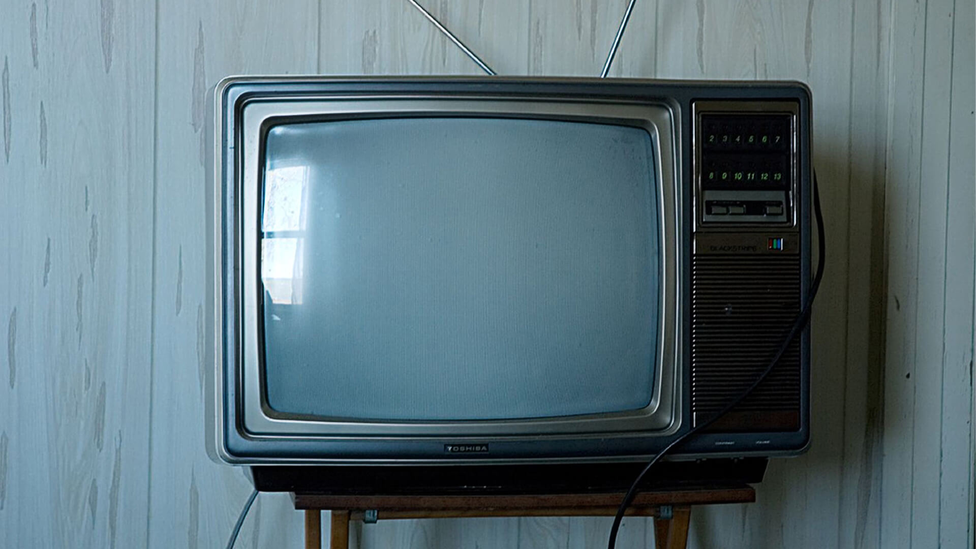 Siaran TV Analog Berakhir, Buang Gak Nih?