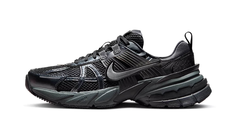 NIKE RUNTEKK TRIPLE BLACK, BUAT LO PECINTA HITAM