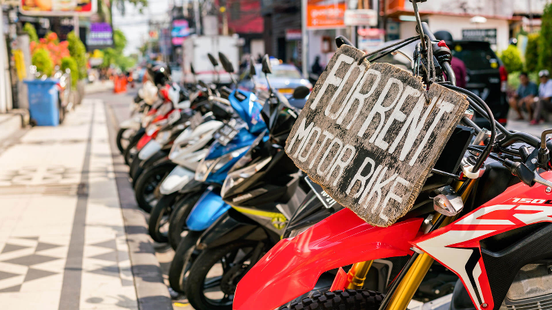 TERNYATA TURIS DI BALI TETEP BOLEH SEWA MOTOR, TAPI…